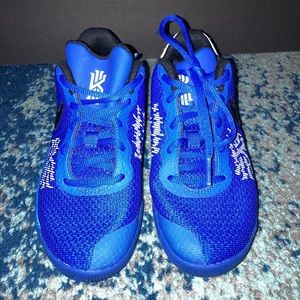 Nike Kyrie Flytrap II Basketball Sneaker - Boy/Little Kids